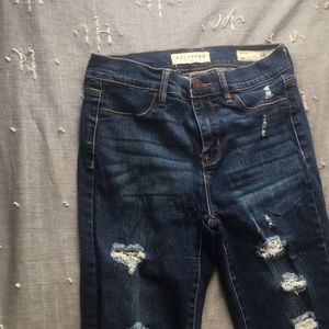 High waist ripped jeans